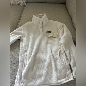White Patagonia sweatshirt size large! Great condition!